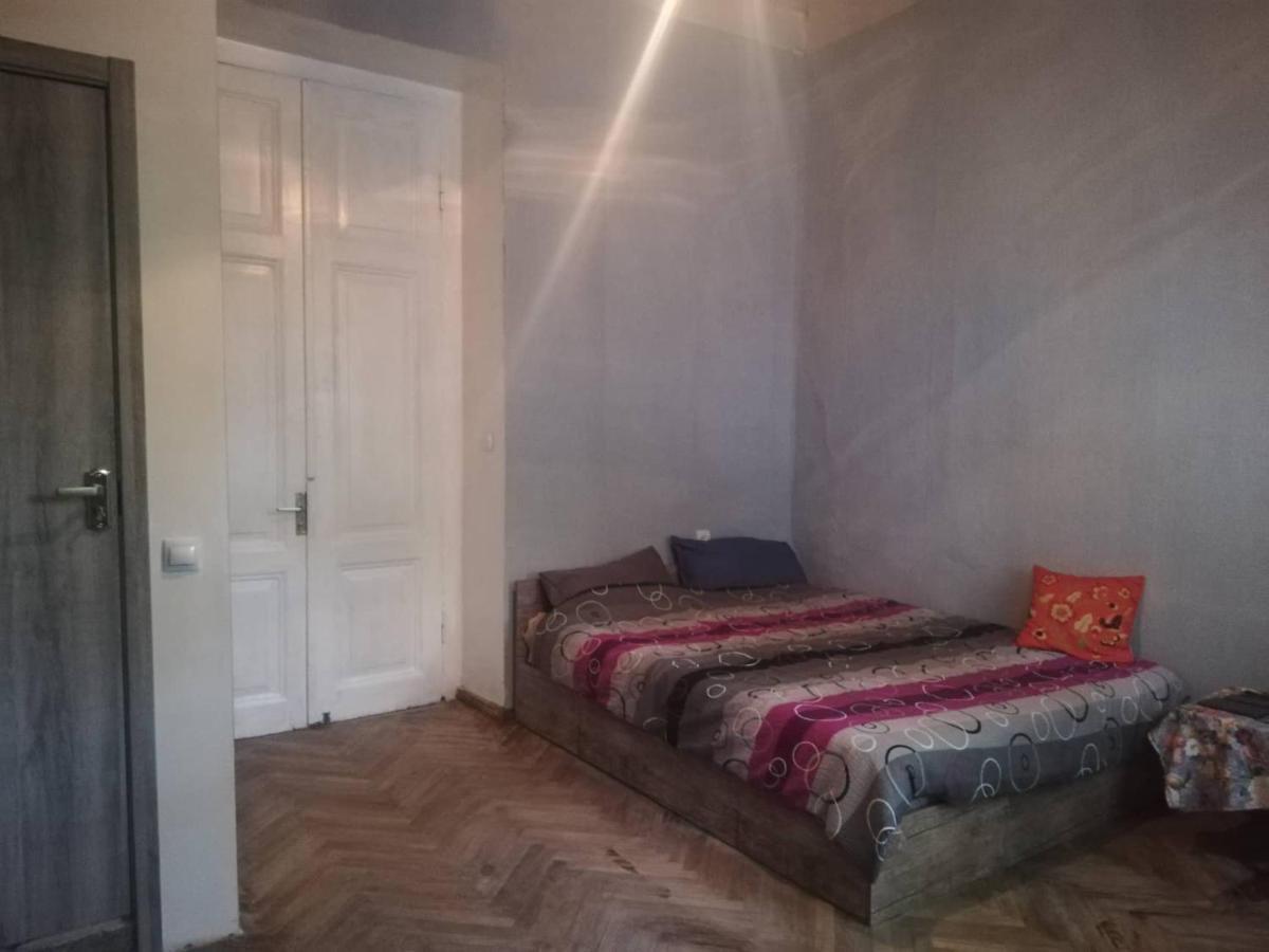Eka'S Apartment On Marjanishvili Tbilisi Exteriör bild